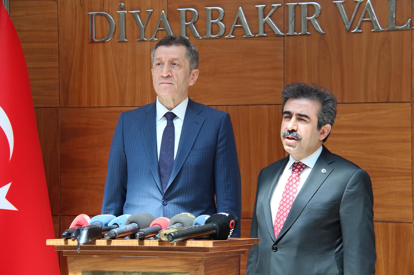 Milli Eğitim Bakanı Selçuk Diyarbakır'da